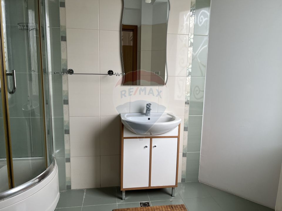 Casă / Vilă cu 5 camere de închiriat în zona Pipera