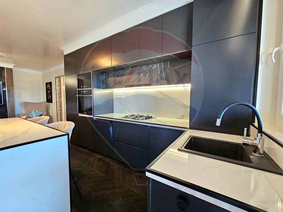 Inchiriere penthouse superfinisat cu 3 camere in zona Centrala