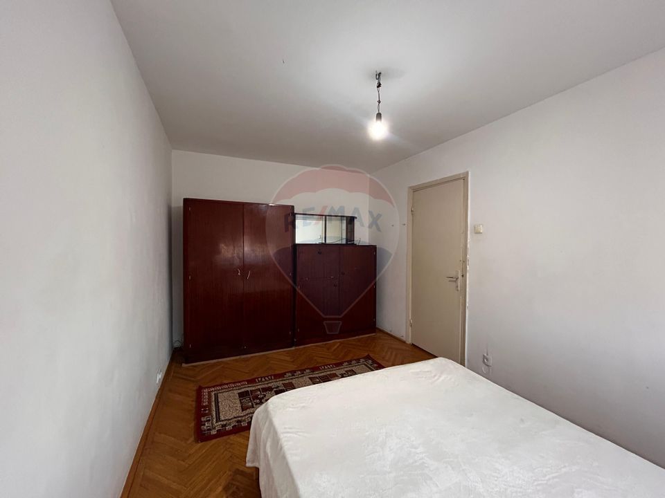 Apartament cu 3 camere de închiriat în zona Valea Rosie