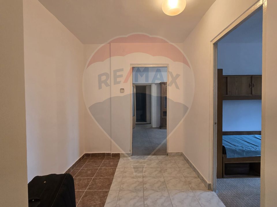 Apartament cu 3 camere de vânzare în zona Bucur Obor