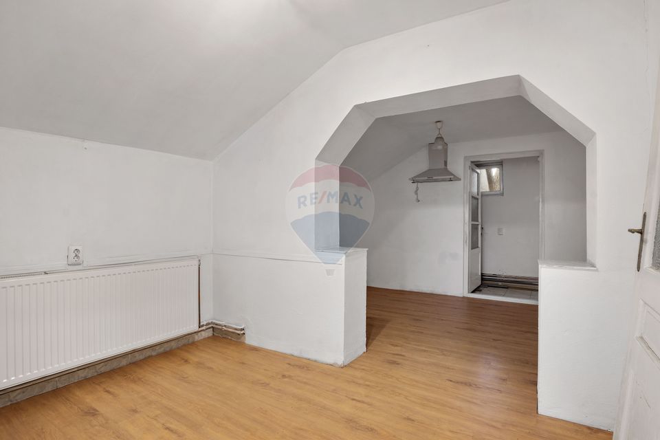 Casa si teren 2173 mp de vanzare in Tipar , la 12km de Chisineu Cris