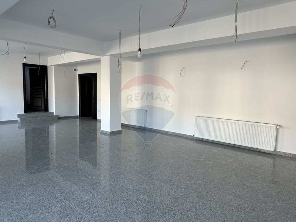 690sq.m Commercial Space for rent