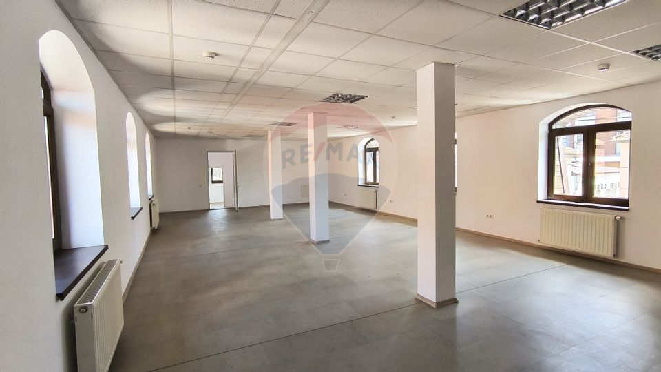 190sq.m Commercial Space for rent, Central area