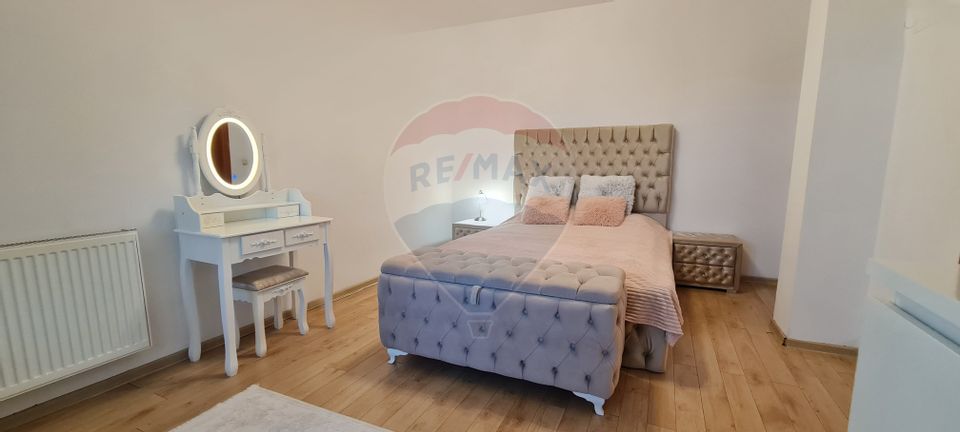 Apartament cu 3 camere de vânzare în zona Straulesti