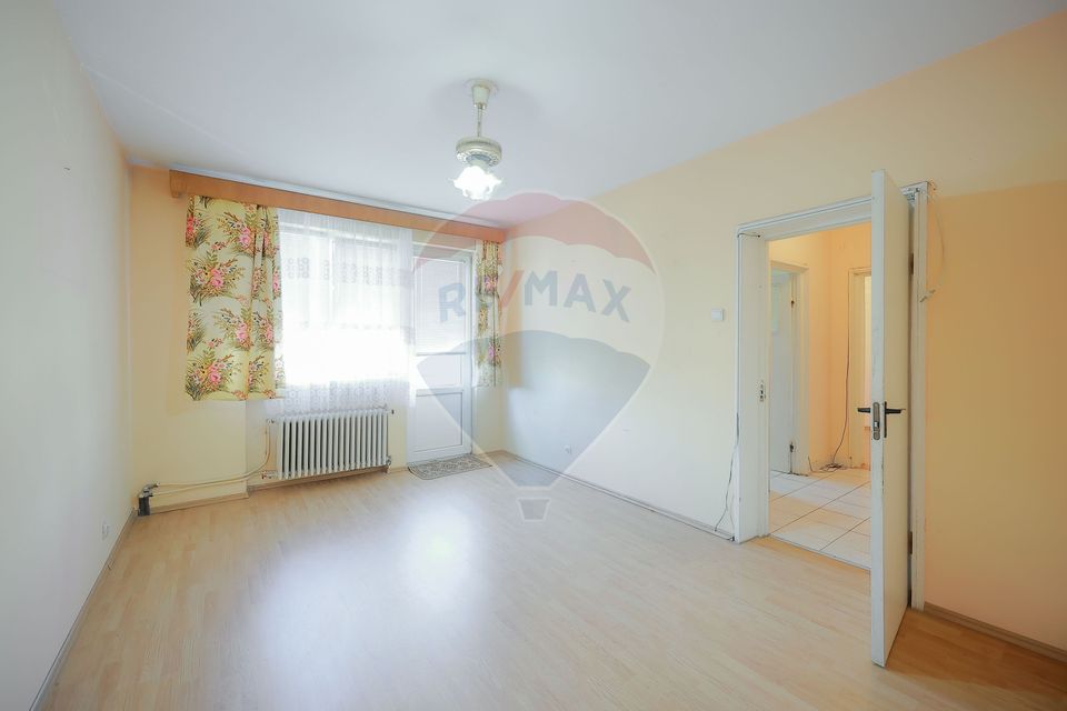 De vânzare, apartament cu 3 camere, zona Rogerius
