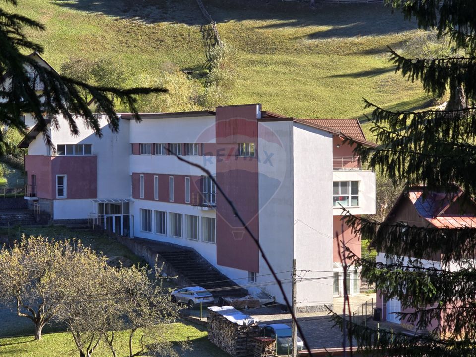 Vila / Pensiune / Camin / Azil seniori, zona superba Moeciu, parcare