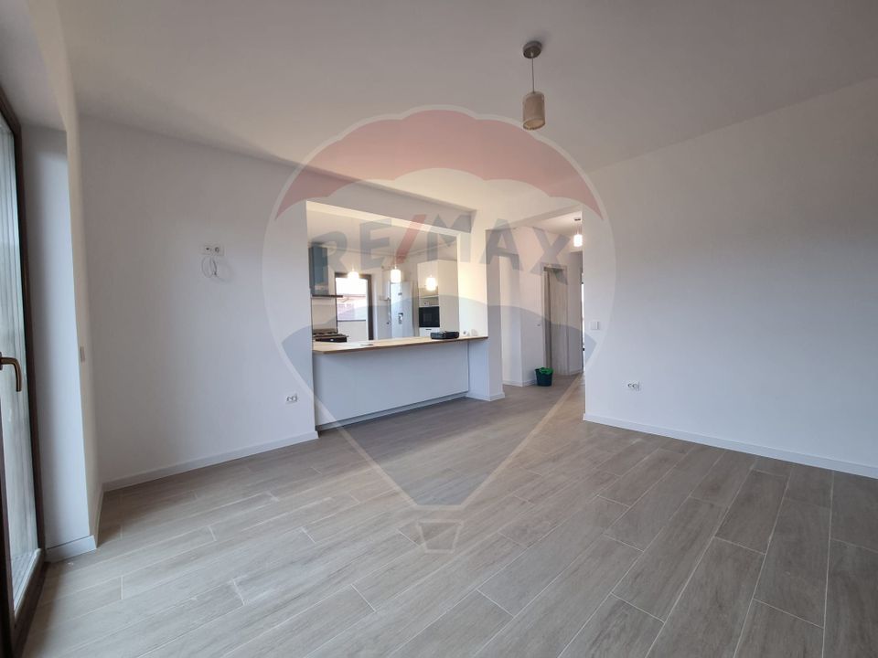 Penthouse 3 camere și loc de parcare, de închiriat, Cristian(REZERVAT)