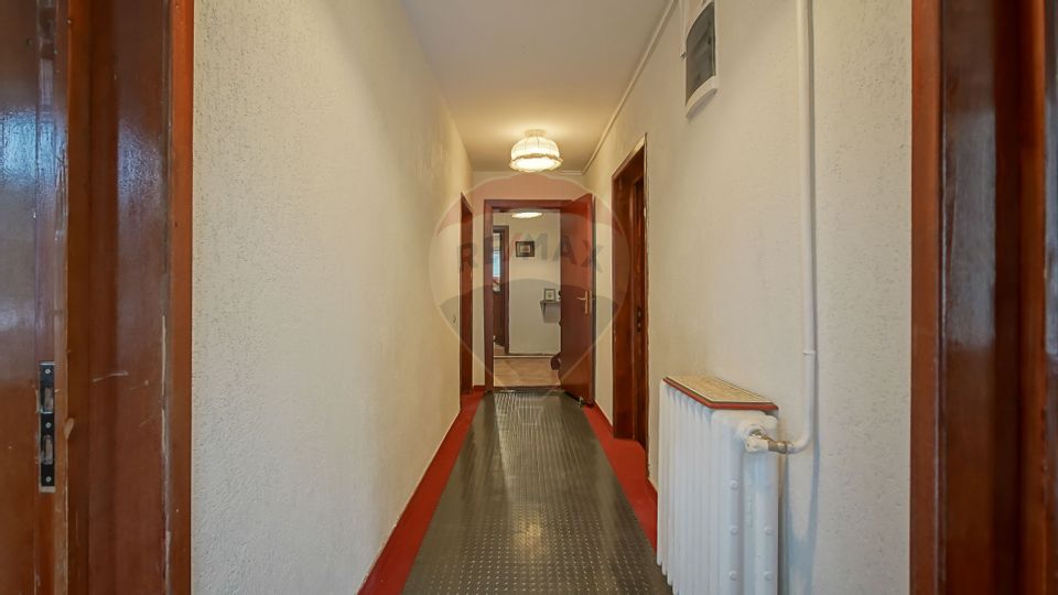 Vila cu potential turistic in Predeal privelisti si liniste montana