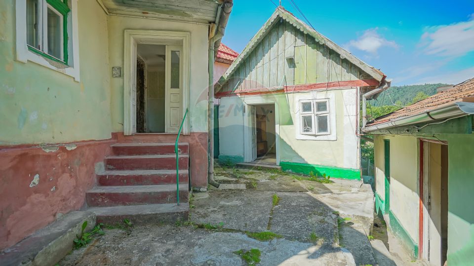 Casă demolabilă, cu teren și panoramă în Scheii Brasovului