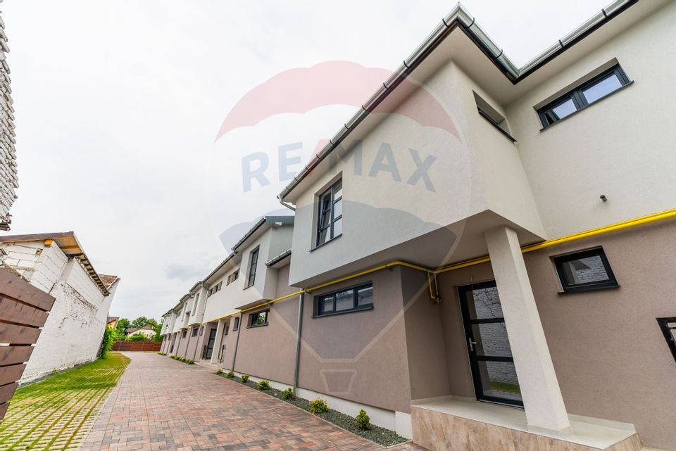 Apartament cu terasă și 2 locuri de parcare • Complex nou-central