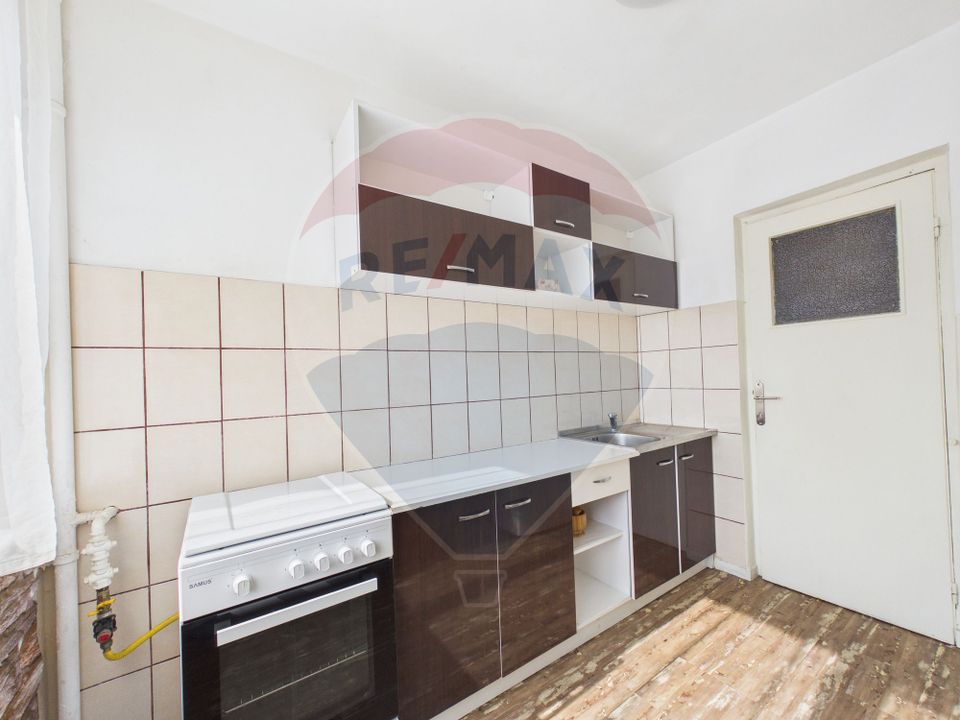 Apartament cu 2 camere de vanzare în zona Pajura
