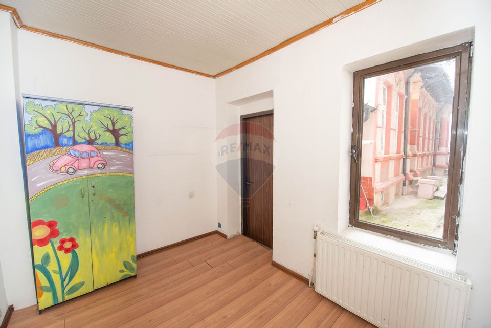 Vila interbelica cu 6 camere de vanzare, 99 mpu, Parc Cismigiu