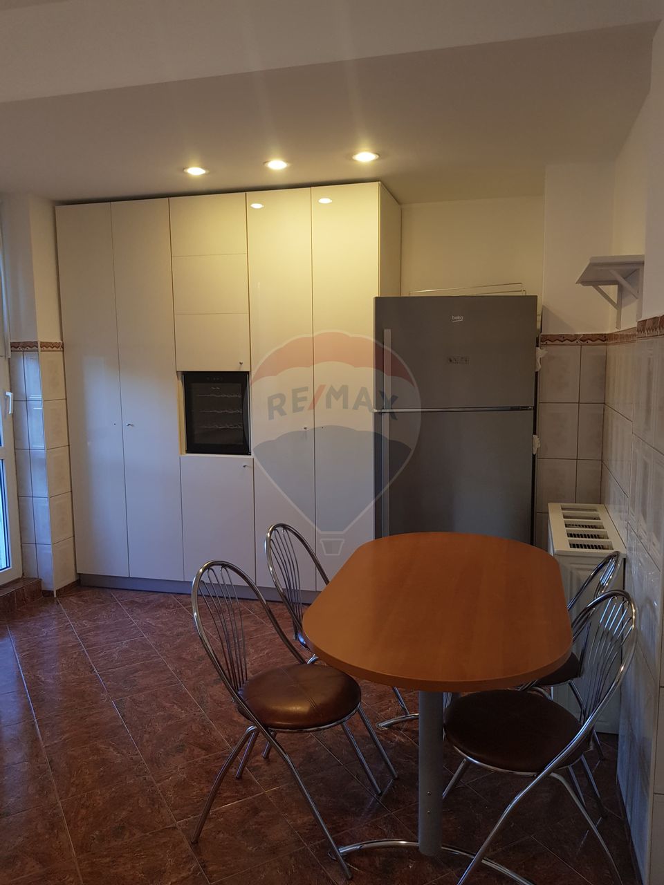 4 room Apartment for rent, P-ta Romana area