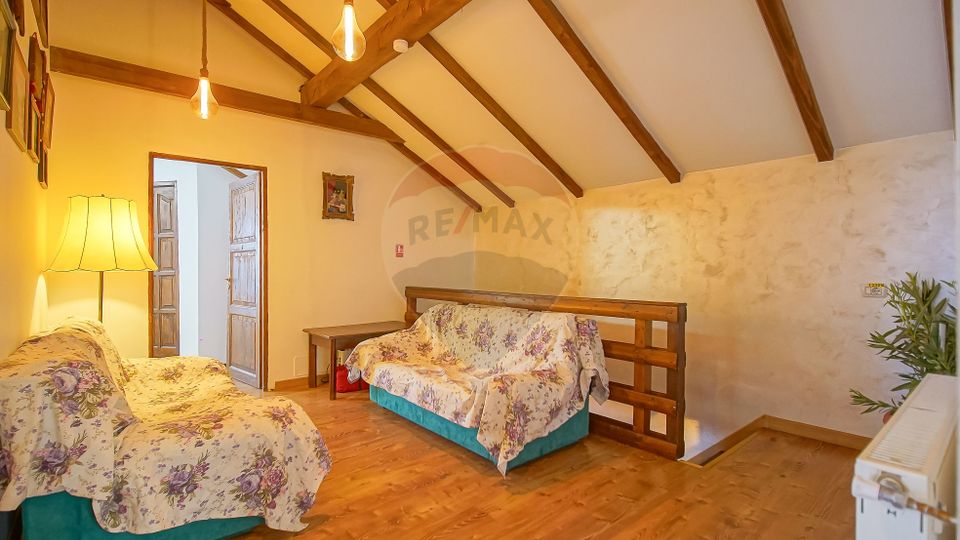 Cabana la Flo, 8 cam,P + M, teren 888 mp oportunitate de investitie !