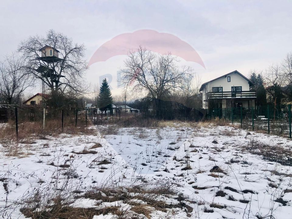 Land 2,432sqm Cornu de Jos (Cornu) / Strada Florilor