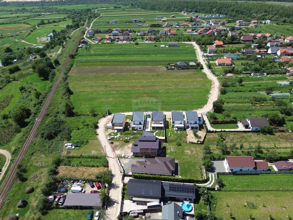 Casă moderne cu 4 camere de vânzare in SASAR / 5 ari teren / utilitati