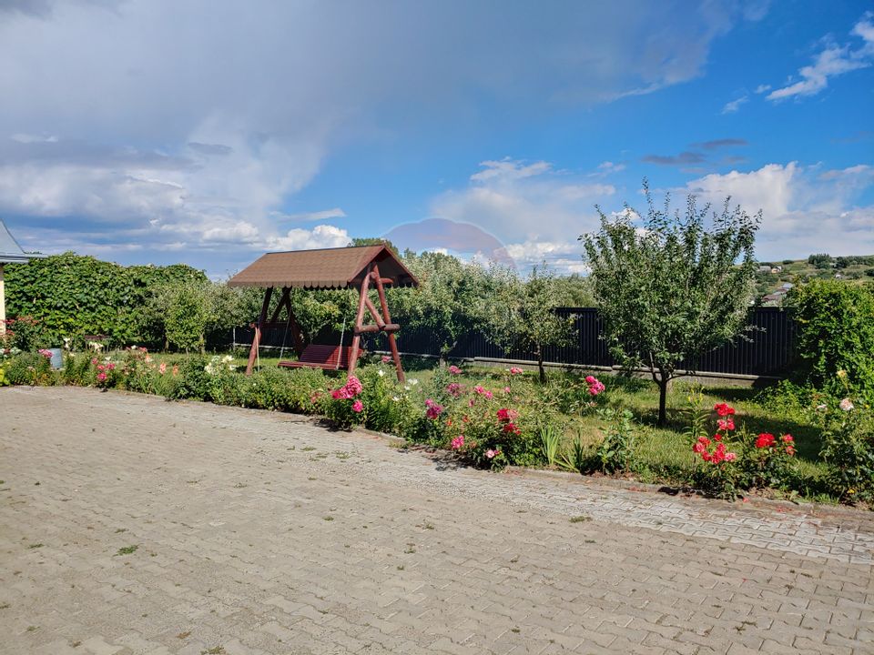 Casă / Vilă de vânzare cu teren intravilan 1200 mp-Zvoristea, Suceava
