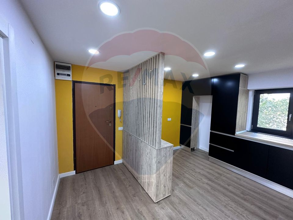 Apartament cu 3 camere de vânzare în zona P-ta Victoriei