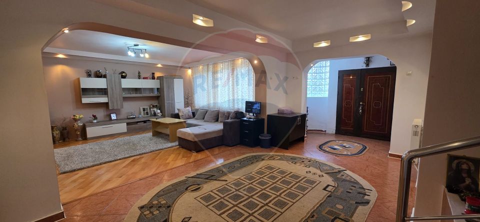 5 room House / Villa for sale