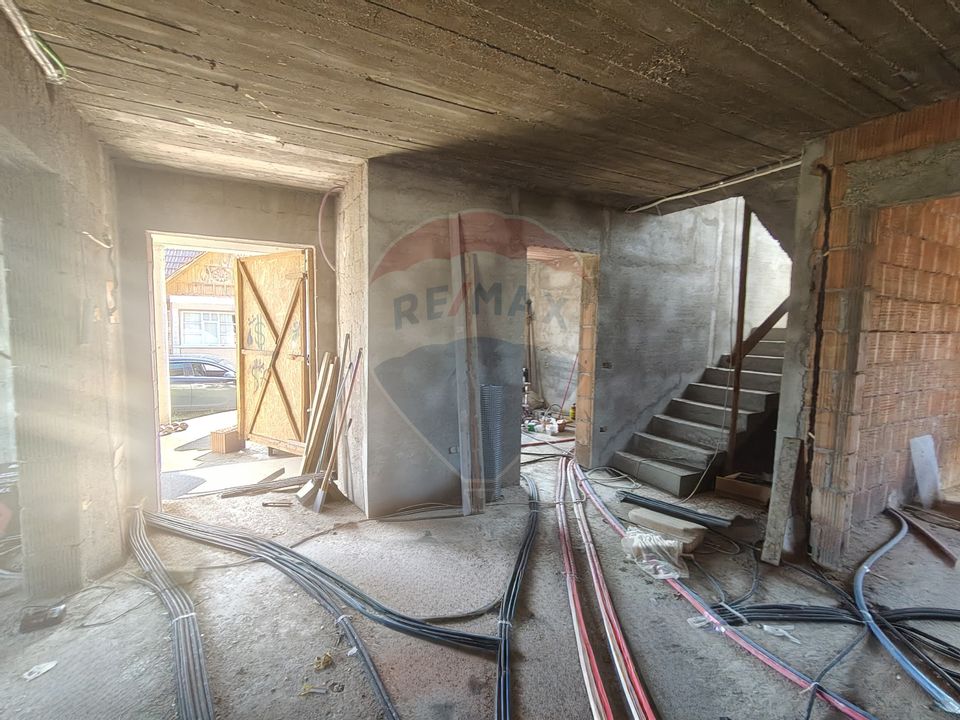 DE VÂNZARE – Casă cu etaj, Tămaia, Maramureș – aproape de Someș