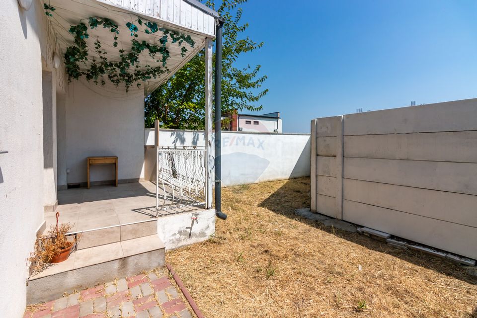 Casă / Vilă in Corbeanca,  toate utilitatile, strada principala