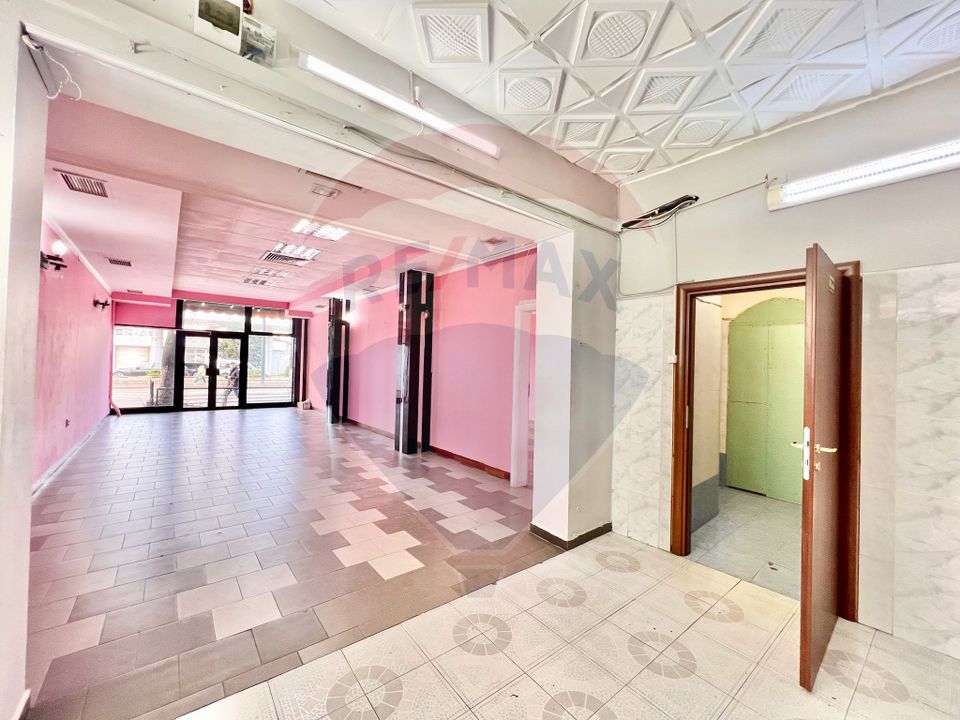 122sq.m Commercial Space for rent, Decebal area