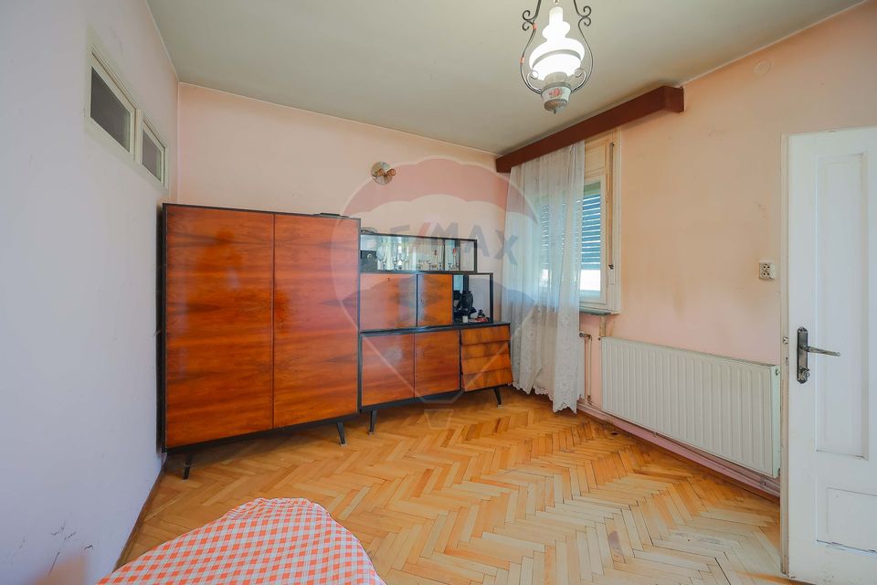 Casă cu 5 camere,489 mp teren de vânzare, în zona Ioșia, Prima Shops