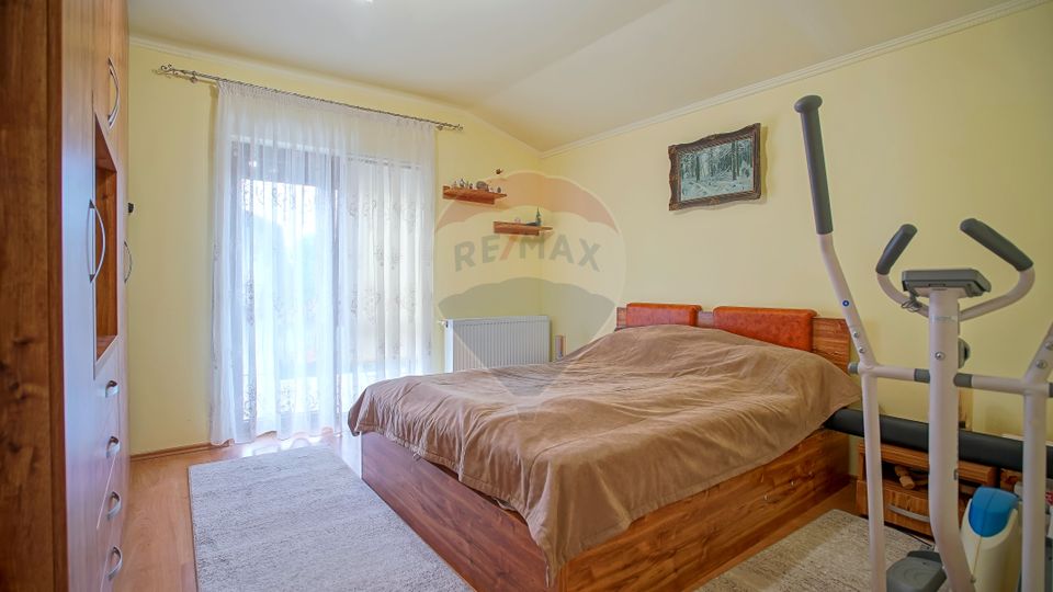 Apartament in vila, 3 camere, Nicolae Labis, Tractorul