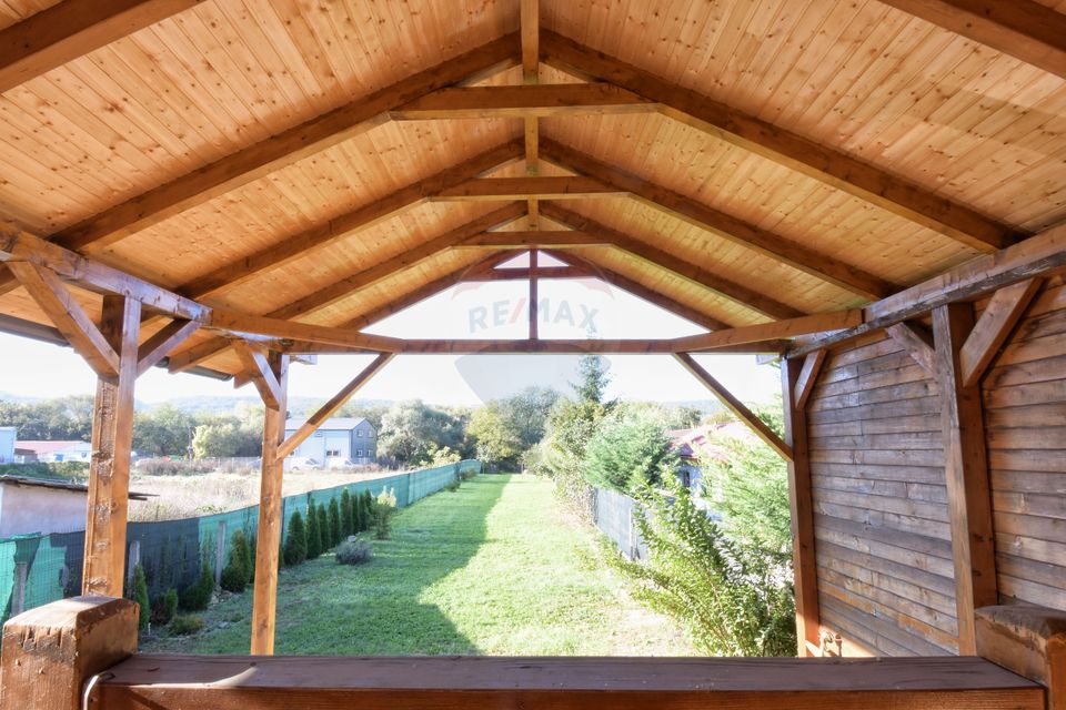 Casa cu 2 camere si 912 mp teren de inchiriat, zona Baciu