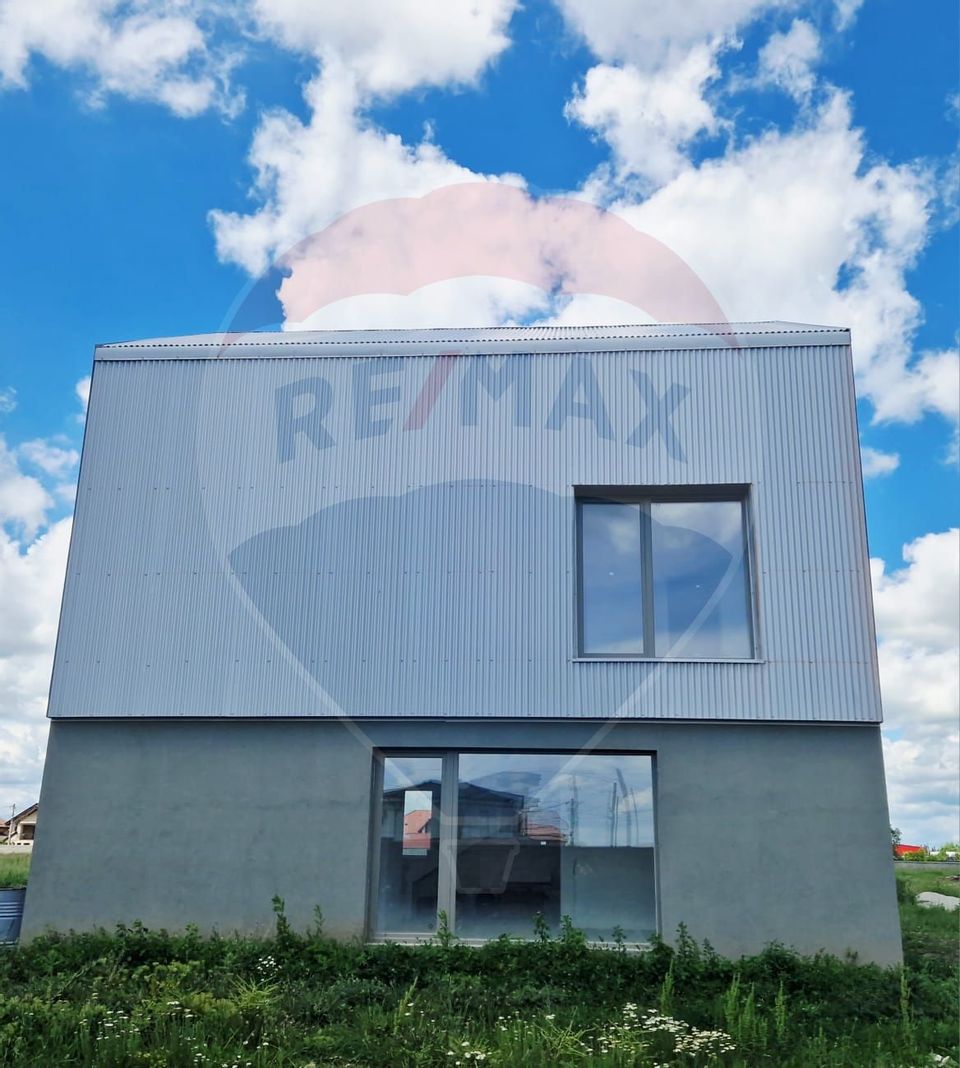 Casă / Vilă - 132,5 mp  , teren - 264 mp  / zona Cârcea