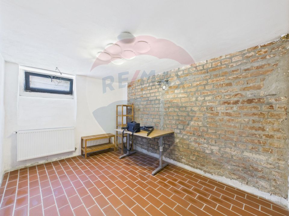 Spațiu comercial-Demisol-Atelier de arta