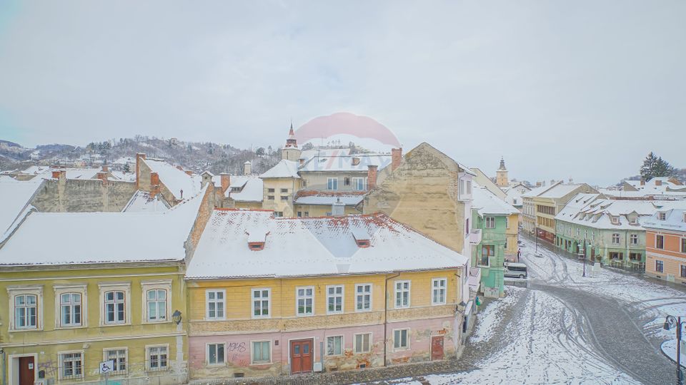 REZERVAT! Apartament spațios, cu loc de parcare, Centrul Istoric