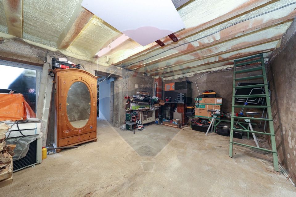 2 case cu curte proprie - locație centrala