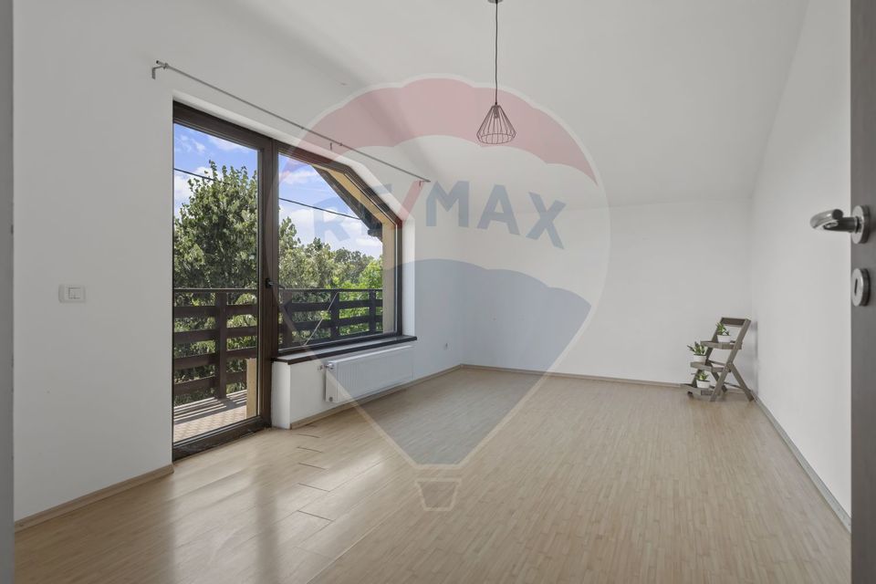 Spacious 6-room detached house with garden of 572 sqm in Gulia