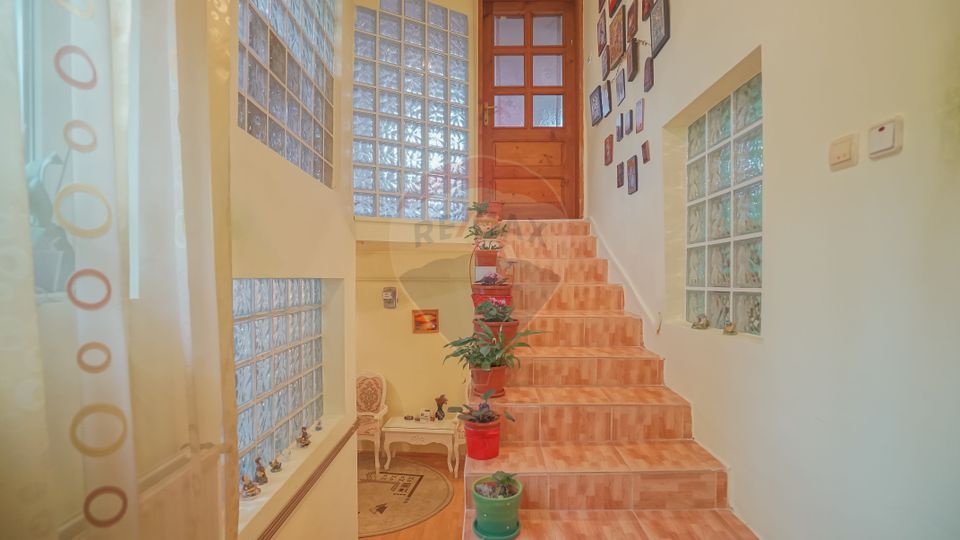 De vanzare vilă cu 5 camere, curte și garaj, în Șchei