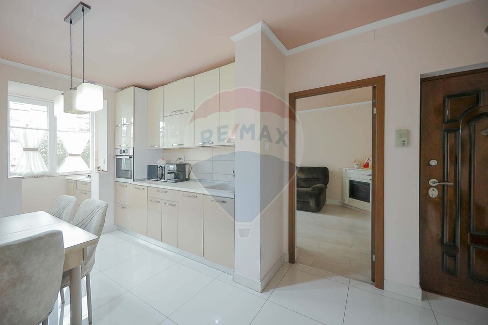 Apartament cu 3 camere de vânzare în zona Dacia