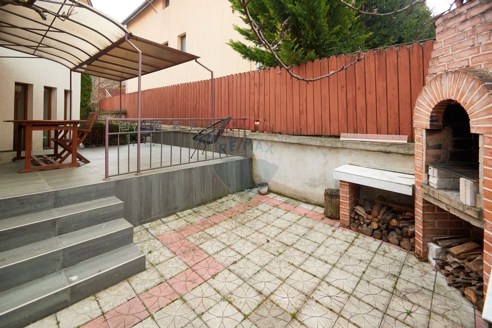 5 room House / Villa for sale, Campului area