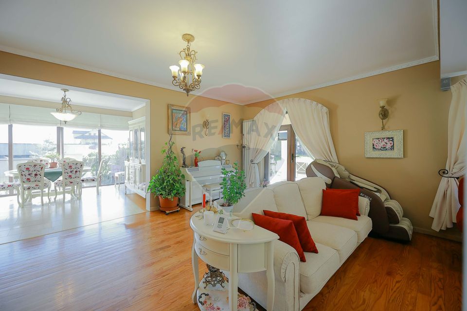 Casă / Vilă cu 5 camere de vânzare în zona Dealuri Oradea