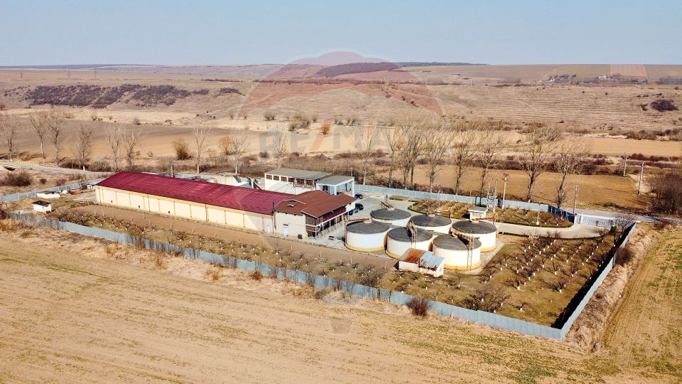 2,800sq.m Commercial Space for sale