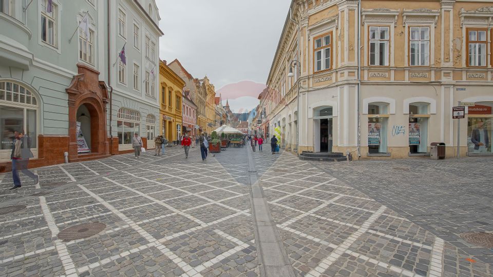 Apartament cu potențial deosebit, pe str. Republicii – Centrul Istoric