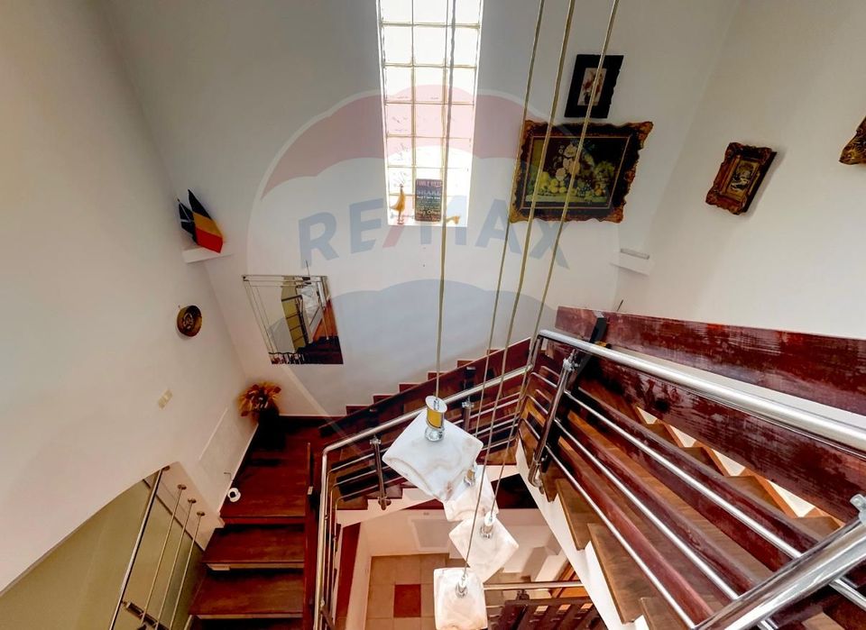 Casă / Vilă cu 6 camere de vânzare