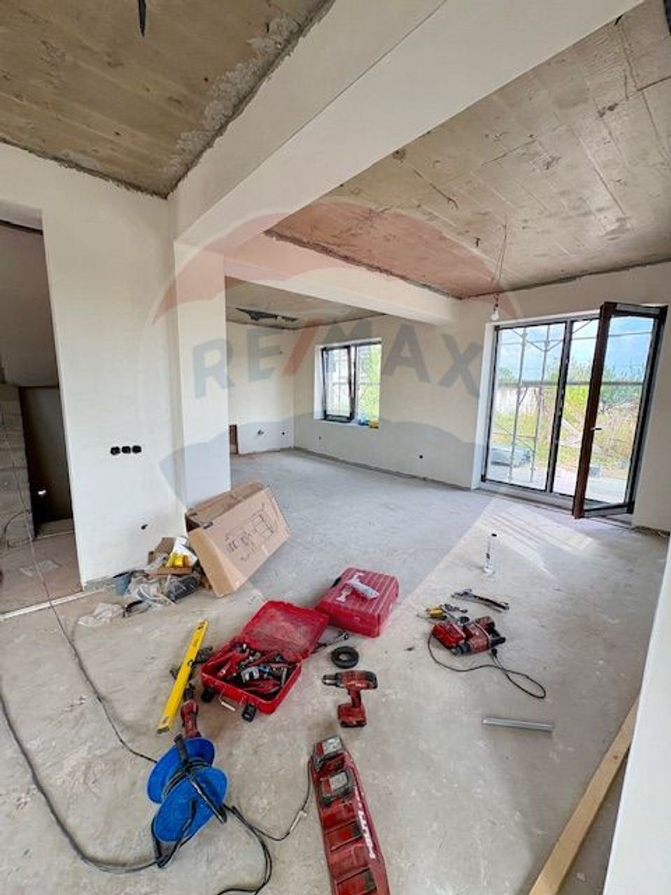 Vilă frumoasa cu 5 camere, 700 mp currte si pompa de caldura - Saftica