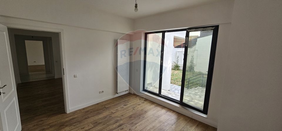 Apartament cu 3 camere de vânzare în zona Andronache