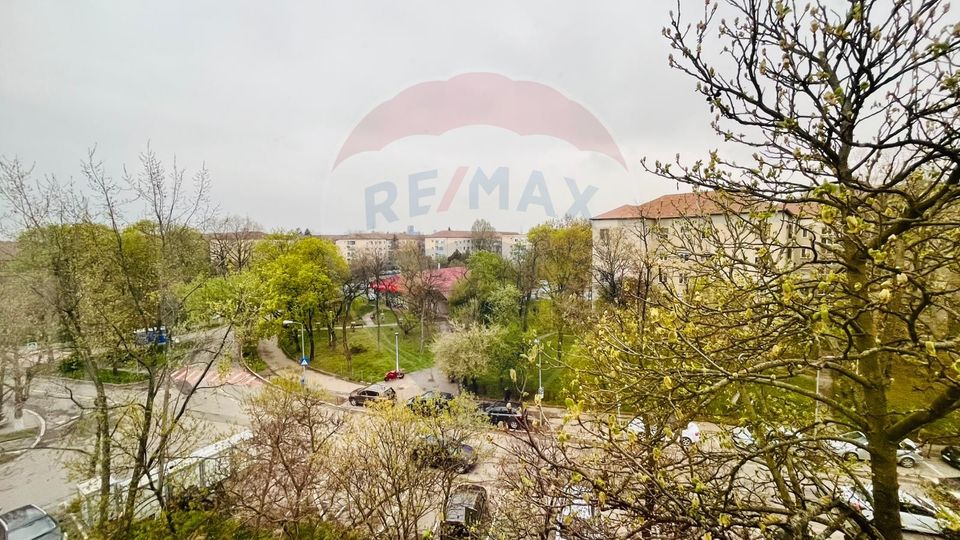 Apartament cu 3 camere de vânzare în zona Rogerius