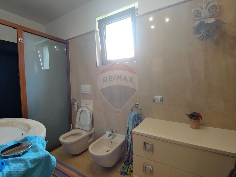 Casă / Vilă de lux cu 5 camere de vânzare în Vadu Moldovei, Suceava