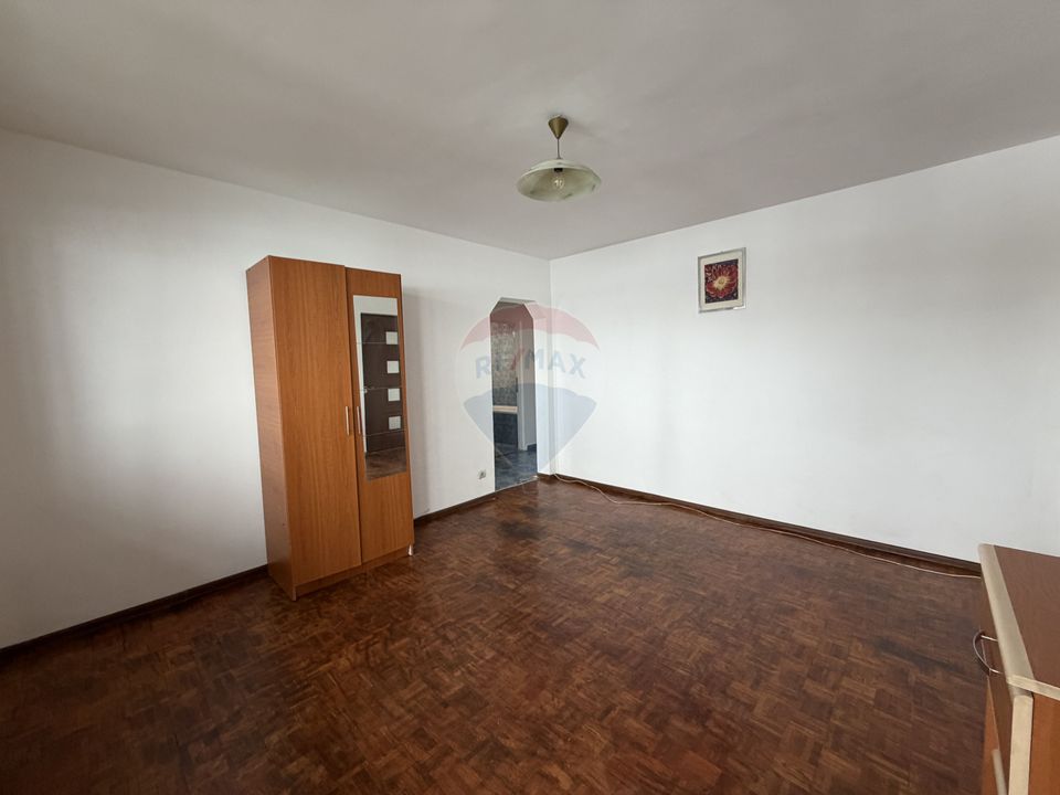 Apartament cu 3 camere de închiriat în zona Giulesti