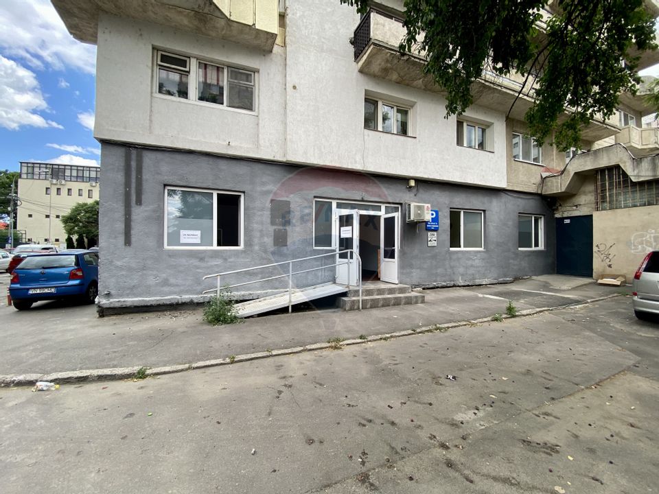 85sq.m Commercial Space for rent, Ultracentral area