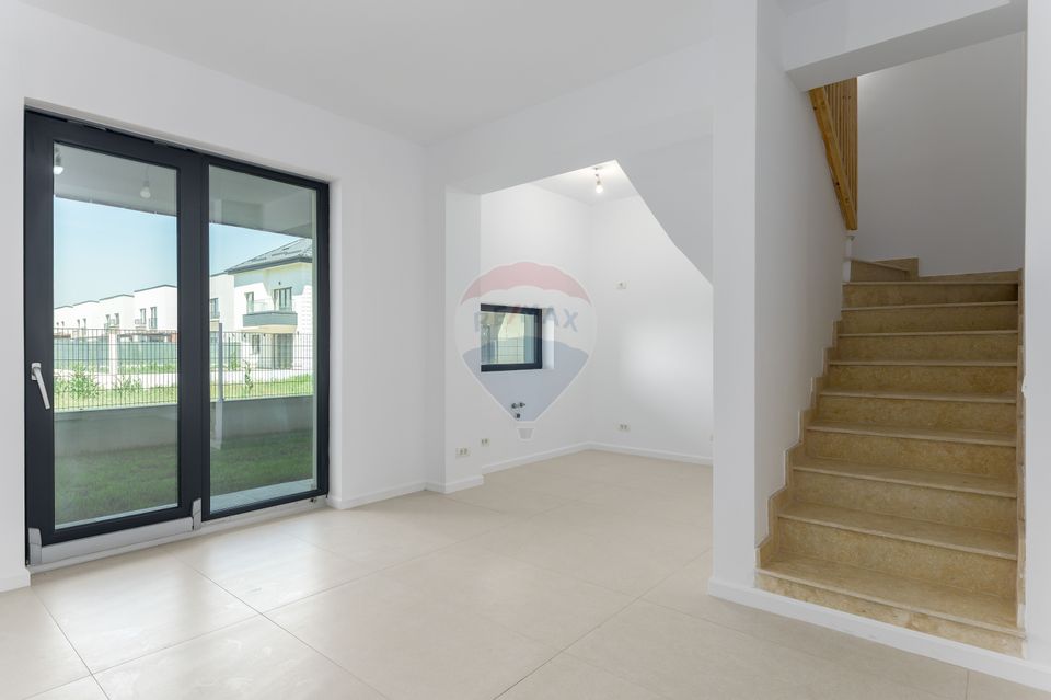 Vânzare Vilă cu 5 camere, curte si parcare de vânzare in TUNARI