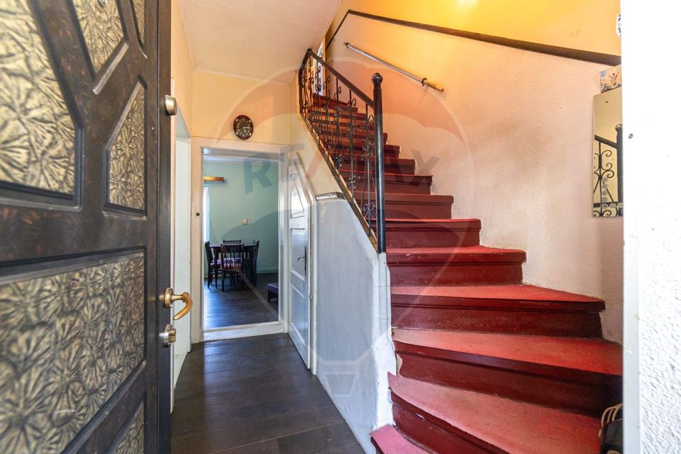 Casă "insiruita" 3 camere D+P+1+ pod/  str Forjei  - Brasov