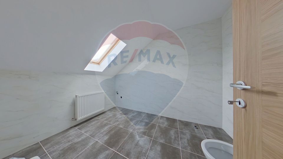 Mansarda de vanzare, 81mp, str Cetatii. Comision 0%